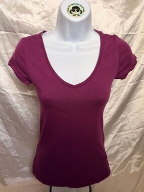 Plum V-Neck Short Sleeve Tee